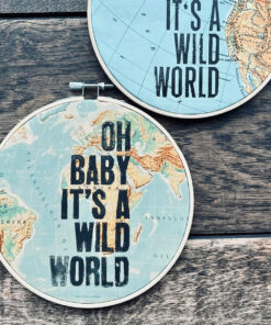 Stickrahmenbild OH BABY IT'S A WILD WORLD Atlas