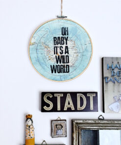 Stickrahmenbild OH BABY IT'S A WILD WORLD Atlas
