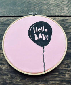 Stickrahmenbild 'Hello Baby' mit Ballon