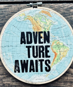 Stickrahmenbild *Adventure awaits* auf Atlantenblatt Westl. Halbkugel